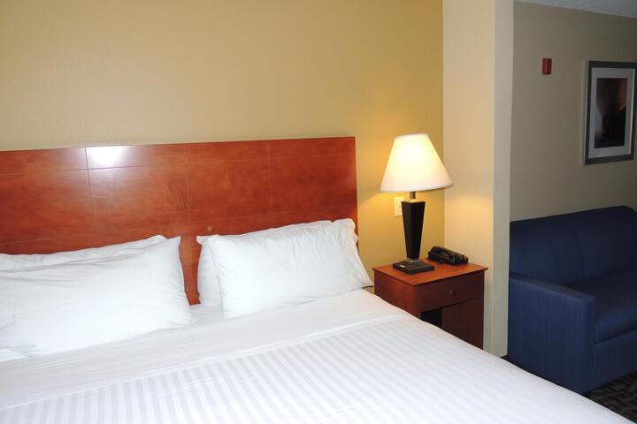 1 King Bed (8 of 38)