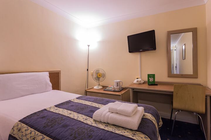 Room 4 of 38