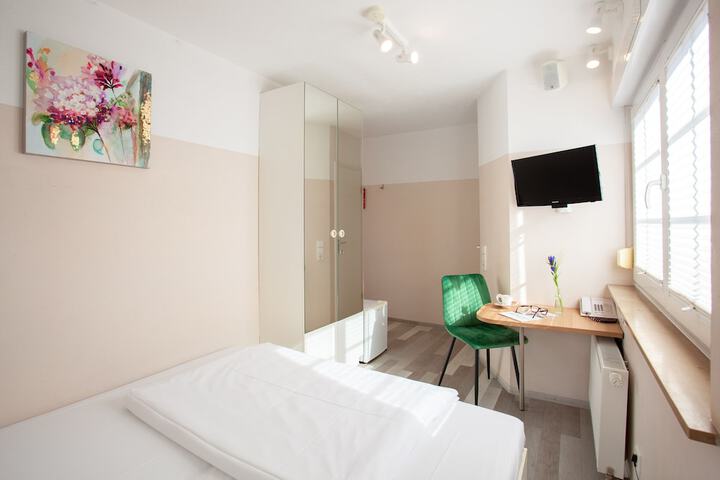 Room 25 of 51