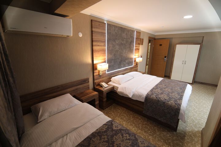 Room 12 of 32