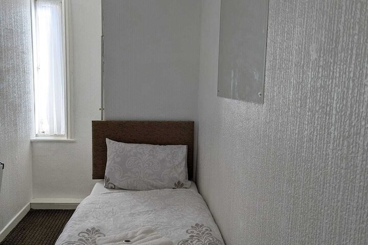 Room 70 of 143