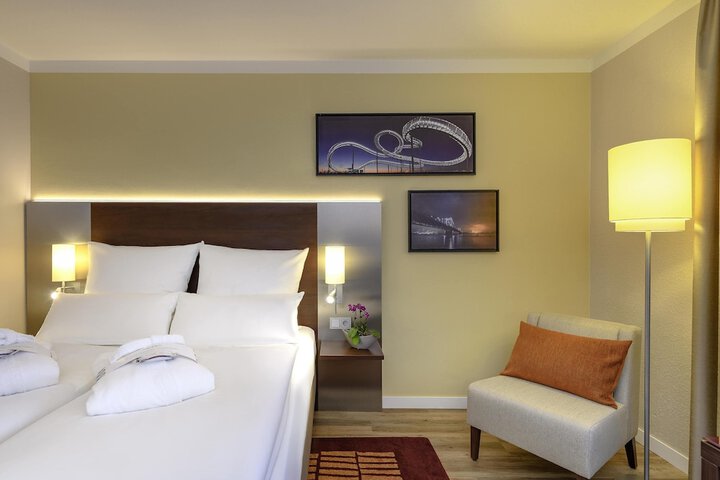 Room 16 of 51