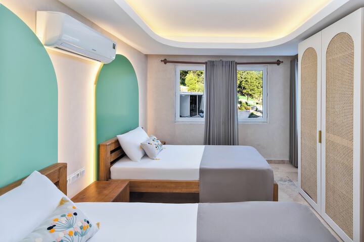 Room 6 of 74