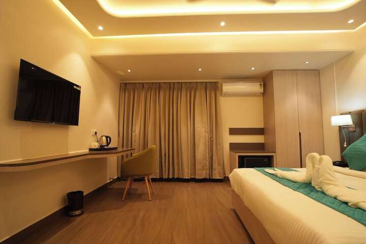 Room 8 of 30