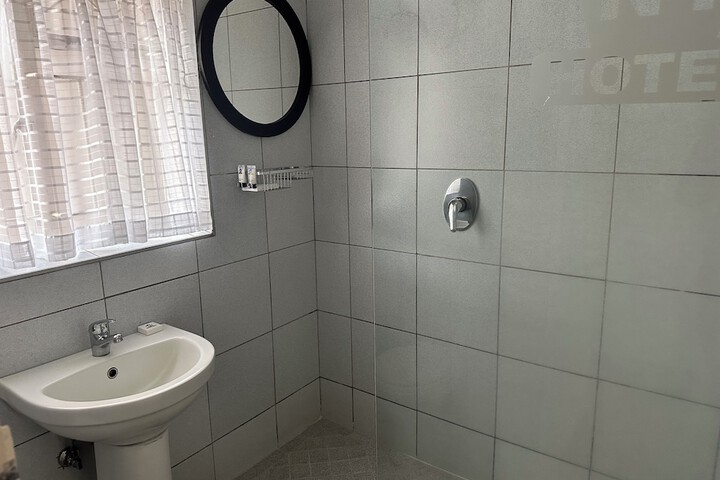 Room 26 of 38