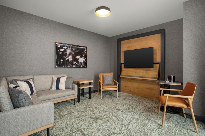 Room 62 of 223