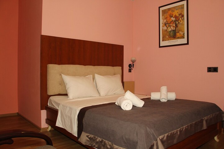 Room 11 of 36