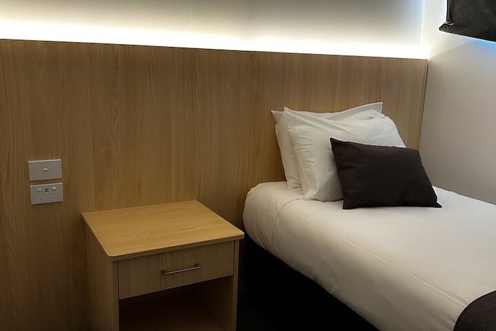 Room 16 of 44