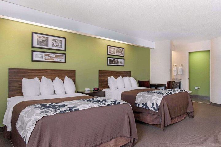 2 Double Beds (8 of 17)