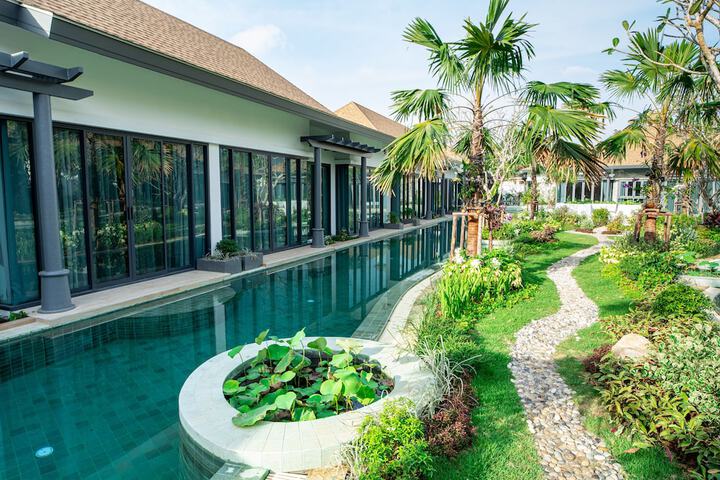 Hotel Exterior 128 of 132