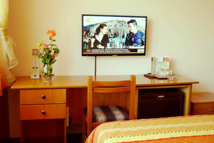 Room 8 of 32