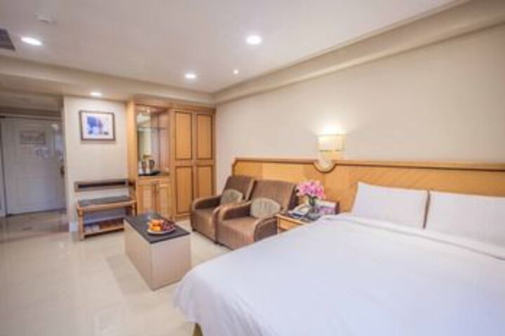 Room 17 of 35