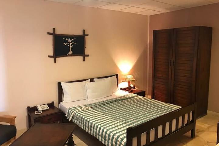 Room 13 of 37