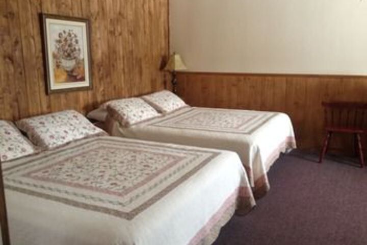 Room 6 of 8