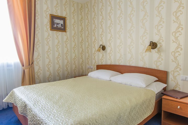 Room 4 of 66