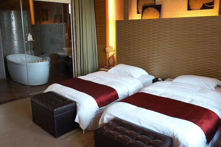 Room 35 of 185