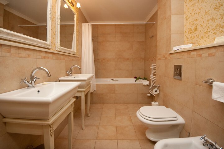 Room 18 of 46