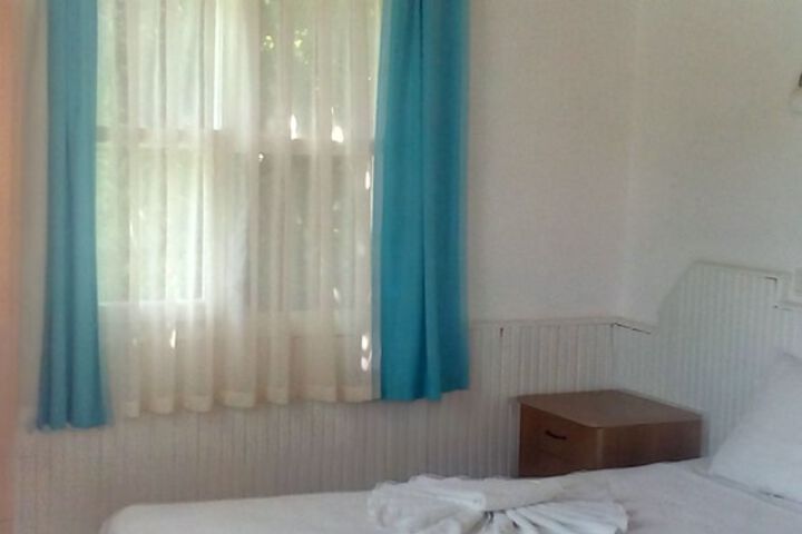 Room 2 of 33