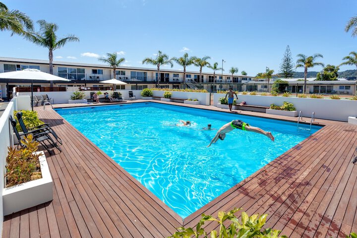 Pool 14 of 33
