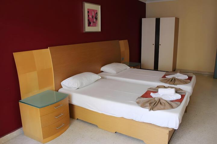 Room 17 of 33
