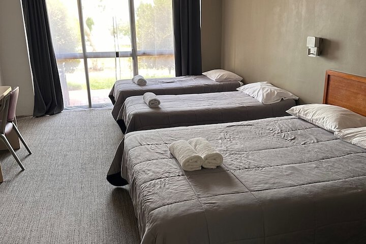 Room 2 of 10