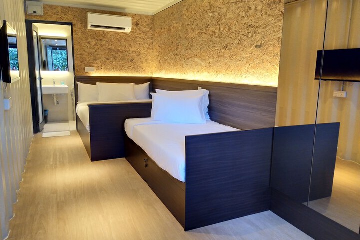 Room 5 of 73