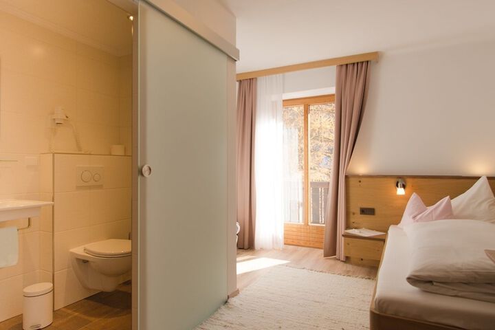 Room 3 of 58