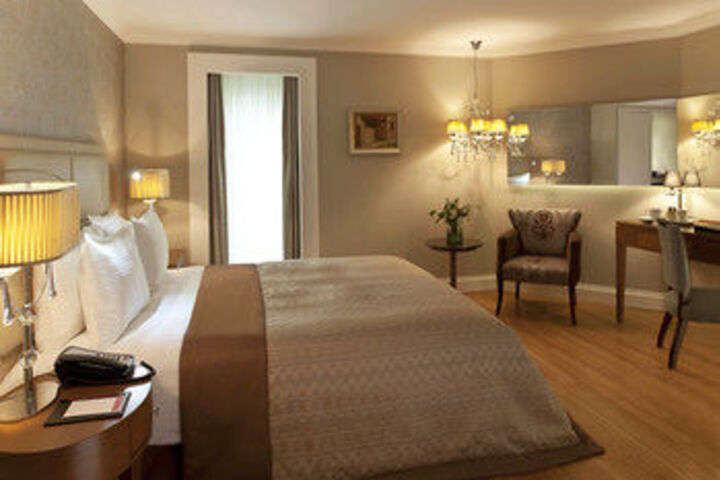 Room 42 of 89