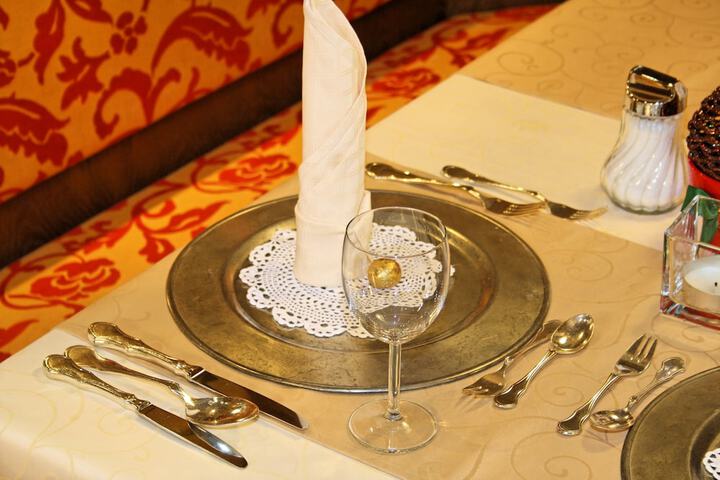 Dining 36 of 60