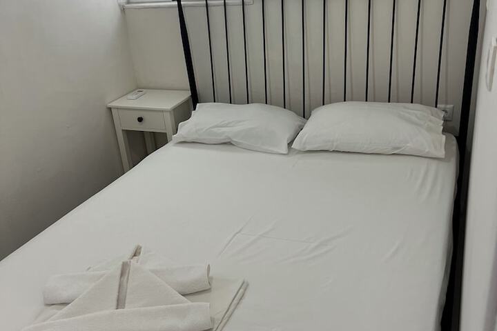 Room 27 of 96