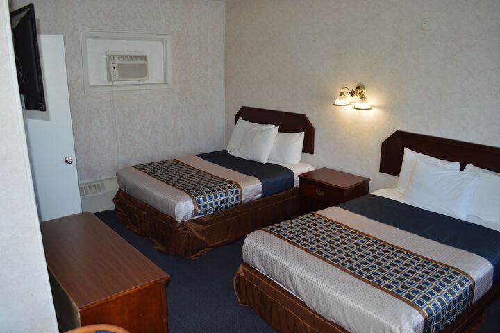 2 Double Beds (9 of 20)