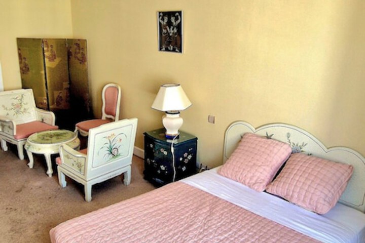 Room 12 of 25