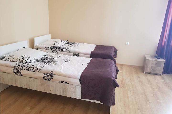 Room 4 of 16