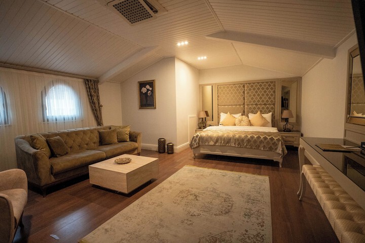 Room 18 of 34