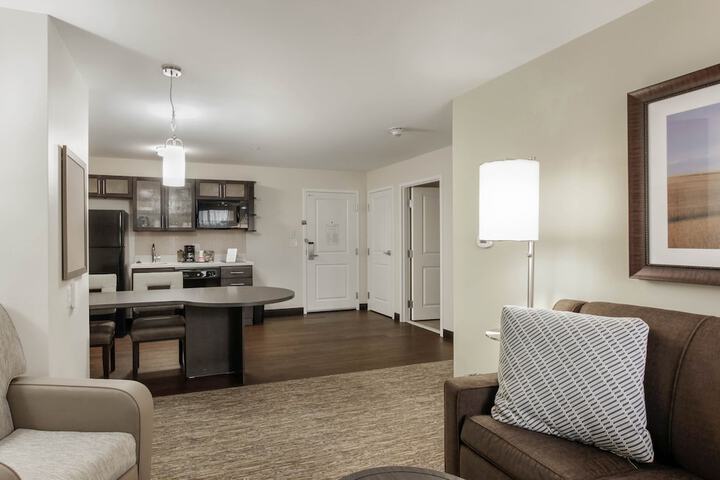 1 Queen Studio Suite with Kitchen (7 of 19)