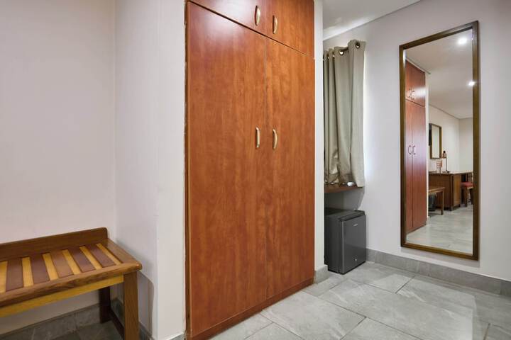 Room 25 of 96
