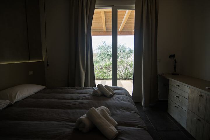 Room 2 of 33