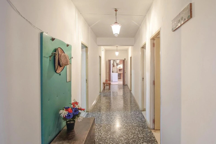 Room 8 of 13