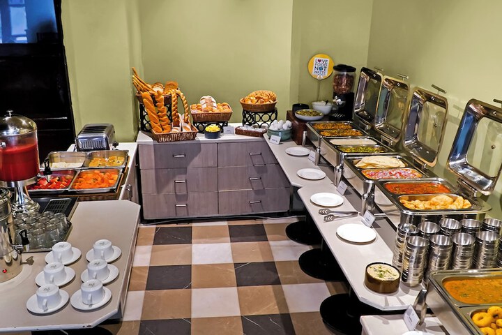 Dining 94 of 102