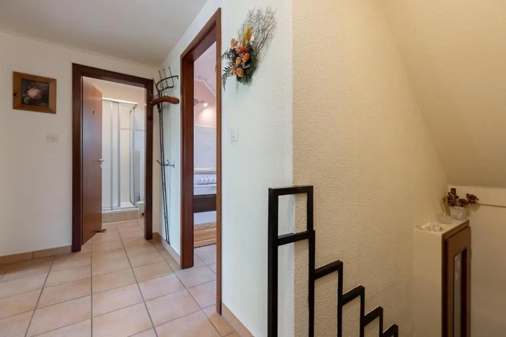 Room 9 of 14