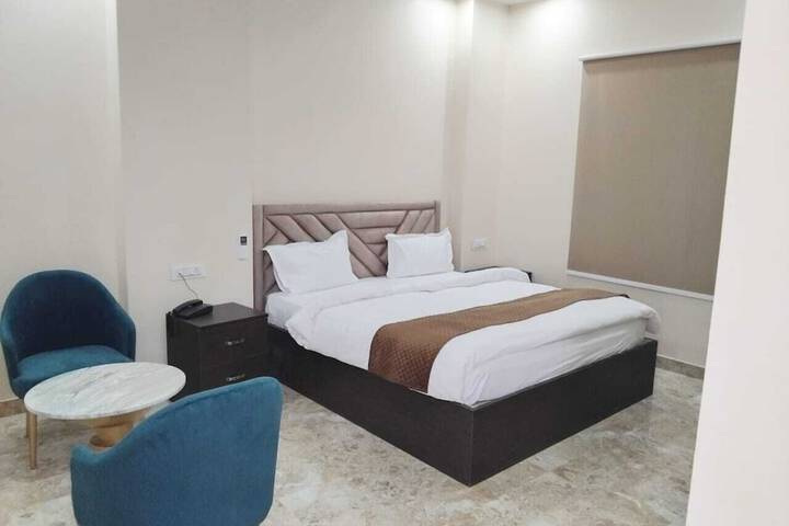 Room 2 of 8