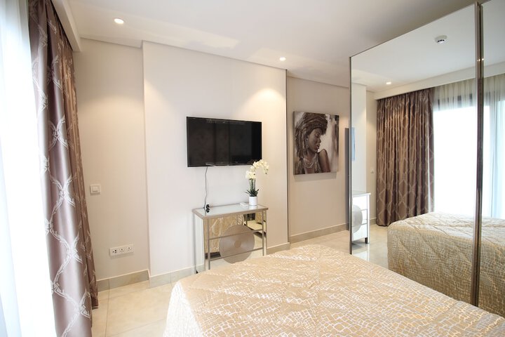 Room 4 of 22