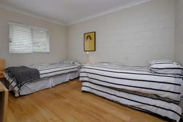 Room 2 of 7