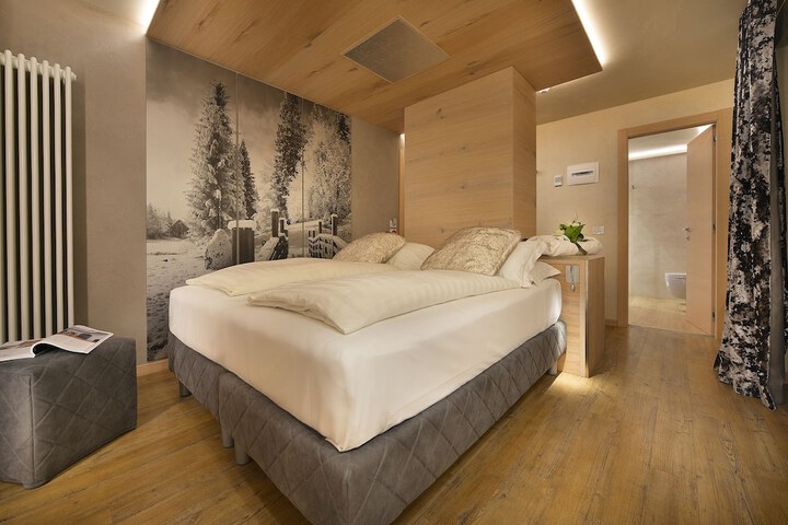 Room 45 of 211