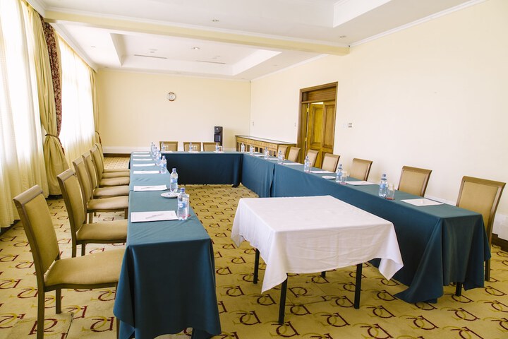 Ballroom/Hall 67 of 96