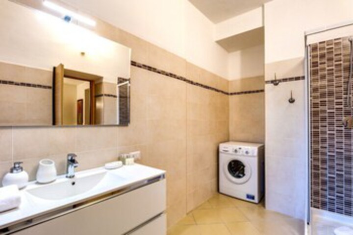 Room 4 of 25