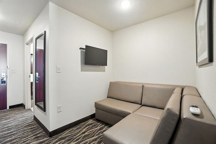 Room 50 of 109