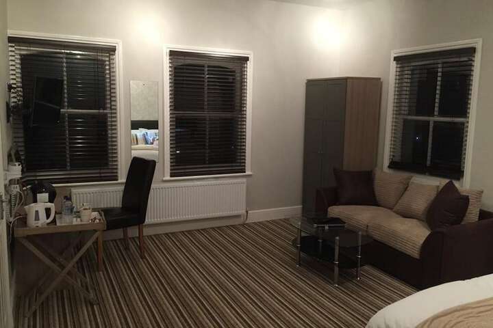 Room 2 of 74