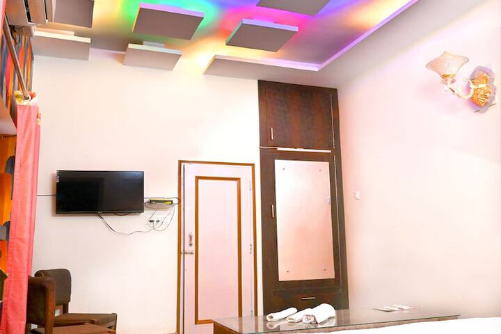 Room 10 of 24