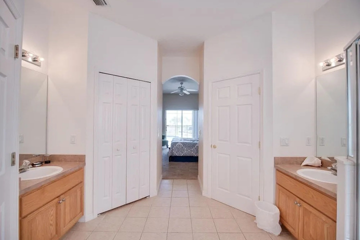 Room 6 of 27